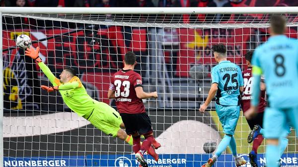 Im bisher letzten Aufeinandertreffen geht der Club mit 0:1 als Verlierer vom Platz. Ein frühes Gegentor per Freistoß kann nicht mehr egalisiert werden. Was bleibt, ist das Überwintern auf Platz 18 und eine allzeit triste Stimmung rund um den Valznerweiher zur Weihnachtszeit.