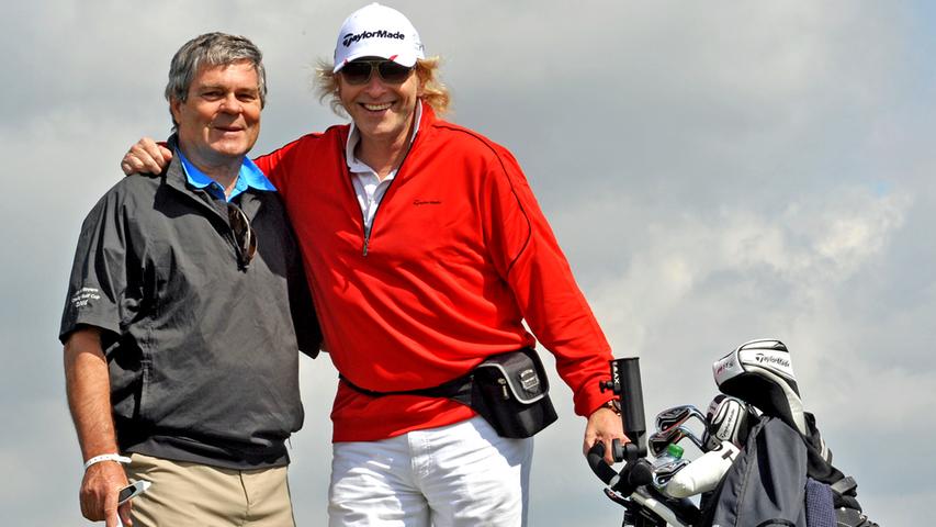 TaylorMade - adidas Golf: Beim Promigolfen auf dem Golfplatz in Burgstall trafen sich auch Thomas Gottschalk und Herbert Höfl,   ehemaliger Herzogenauracher Golfclub-Präsident (l.).