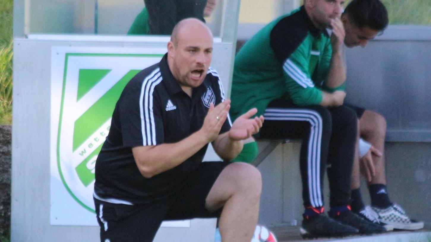 Wollen ihre Teams am letzten Spieltag noch einmal pushen: Tobias Grimm, der sich nach drei Jahren als Coach des SV Wettelsheim mit dem erneuten Klassenerhalt in der Bezirksliga Süd verabschieden möchte...