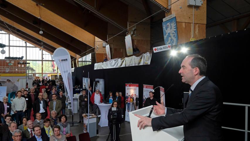 Hubert Aiwanger eröffnet Neumarkter Handwerksmesse