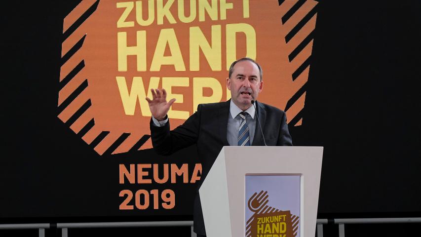 Hubert Aiwanger eröffnet Neumarkter Handwerksmesse