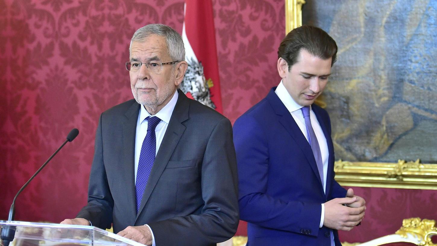 In Österreich soll nach dem Platzen der rechtskonservativen Koalition aus ÖVP und FPÖ Anfang September ein neues Parlament gewählt werden. Dies kündigte Bundespräsident Van der Bellen nach einem Gespräch mit Bundeskanzler Kurz an.