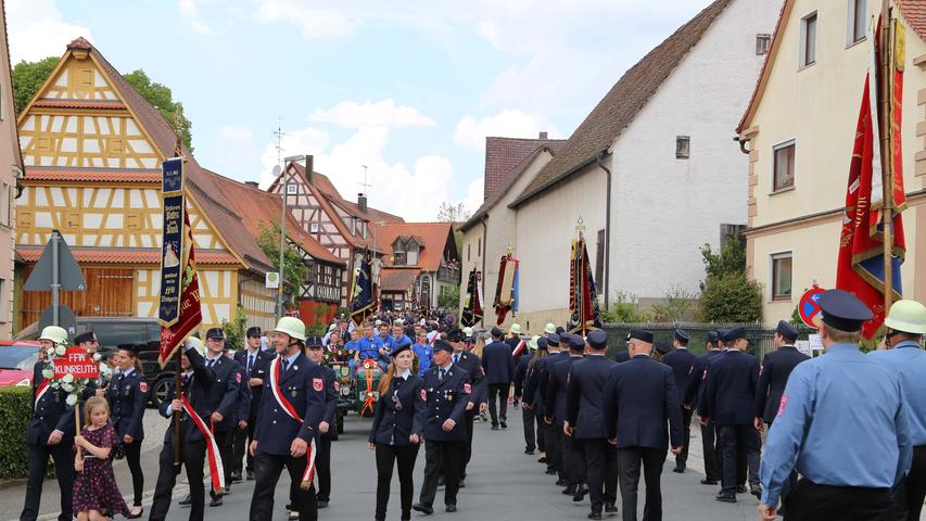 Große Feier, langer Festzug: Kunreuth feiert 150 Jahre Feuerwehr