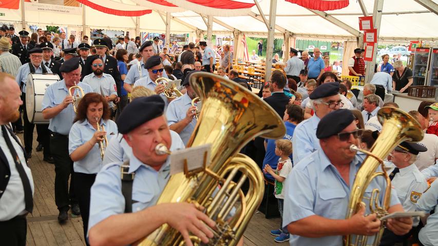 Große Feier, langer Festzug: Kunreuth feiert 150 Jahre Feuerwehr
