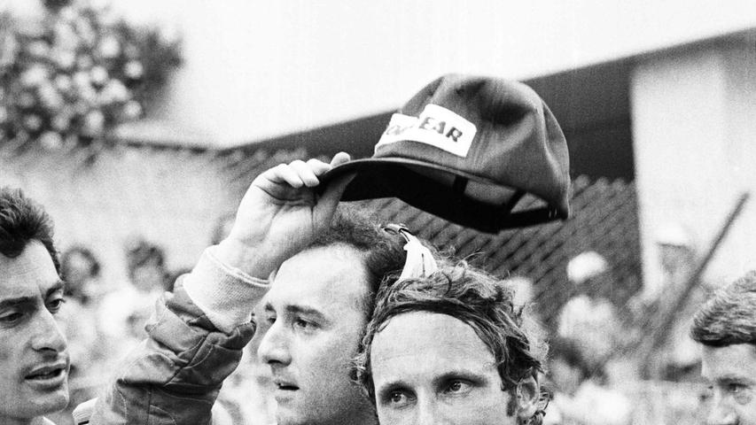 Im Jahr 1975 wurde Niki Lauda zum ersten Mal Formel-1-Weltmeister - als erster Ferrari-Pilot seit John Surtees im Jahr 1964. In der ersten Hälfte der Saison 1976 war Lauda erneut überlegen und gewann vier von acht Rennen. Er führte die Weltmeisterschaft klar an, ehe es im August zu seinem folgenschweren Unfall kam. Dieses Foto zeigt ihn im Mai 1976 während eines Trainings in Monaco.