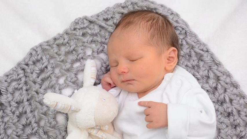 Der kleine Leon kam am 18. Mai in der Klinik Hallerwiese zur Welt. Dabei wog er 3320 Gramm und war 53 Zentimeter groß.