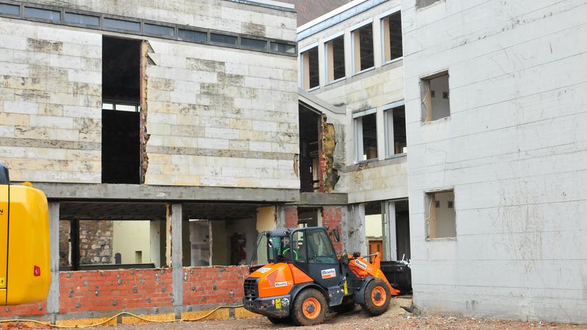 Rathaus-Anbau: Jetzt fallen die Mauern