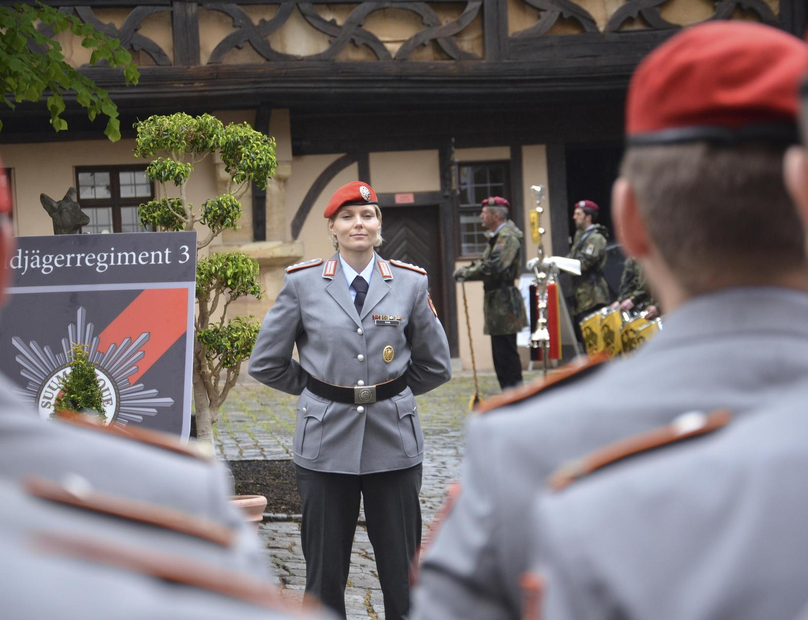 Frau Fuhrt In Roth Kompanie Des Feldjagerregiments An Roth Nordbayern De