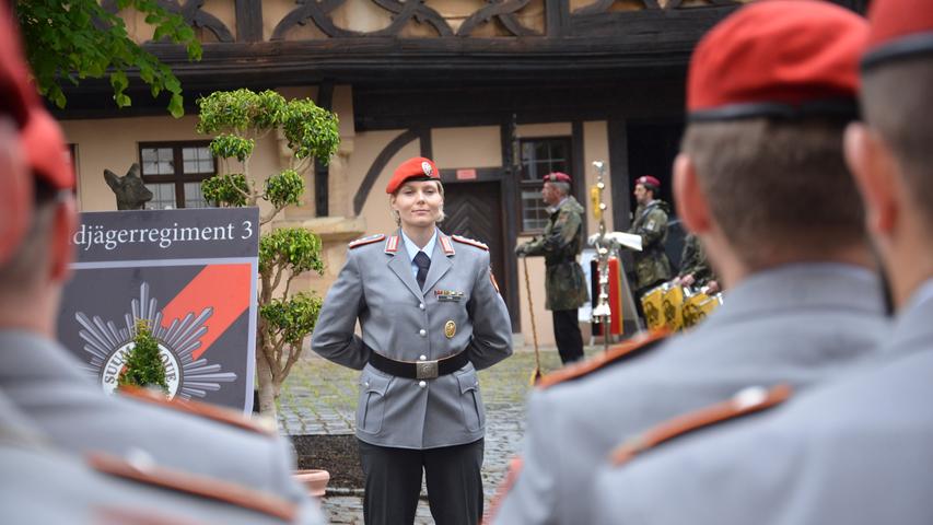 Indienststellung der 9. Kompanie des Feldjägerregiments 3 im Hof von Schloss Ratibor