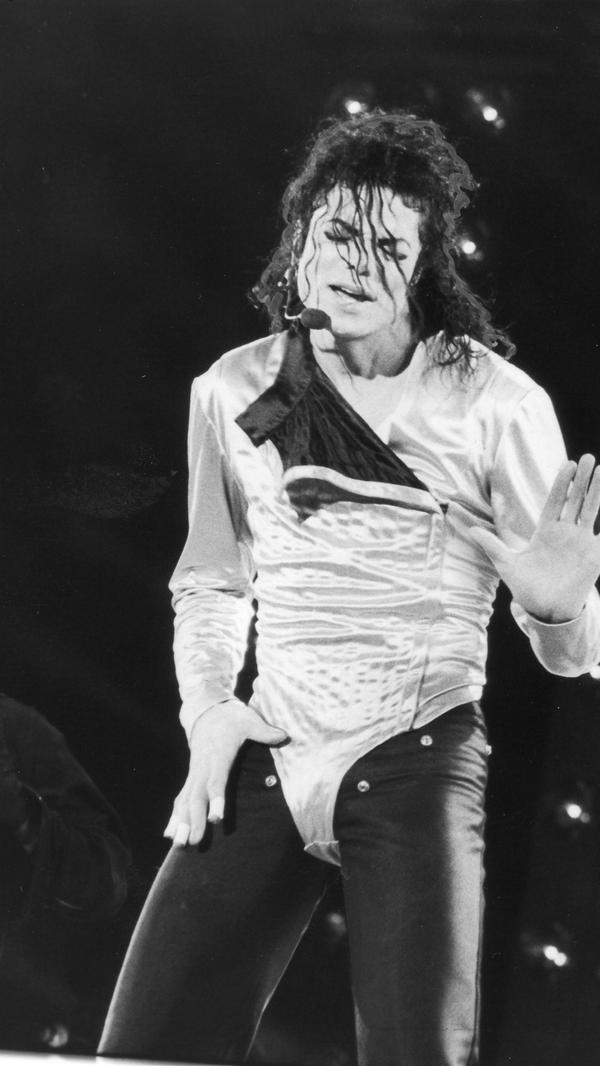 Auf dem Höhepunkt seiner Karriere gab US-Superstar Michael Jackson am 2. September 1992 ein Konzert im kleinen Bayreuther Fußballstadion. Der Popstar, dessen Ruf damals noch gar nicht angekratzt war, reiste mit einem Waggon des legendären Orient-Express an und verließ die Bühne am Schluss auf einem Raketenstuhl. Ähnliches hat Bayreuth nicht einmal bei den Richard-Wagner-Festspielen erlebt.