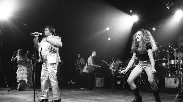 Im November des Jahres 2000 trat der "Godfather of Soul" höchstpersönlich in Roth auf: US-Sänger James Brown zog mit seiner Band eine heiße Show ab.