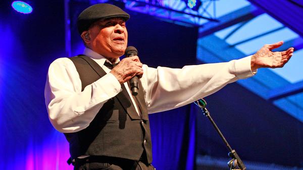 Der amerikanische Jazz- und Popsänger Al Jarreau trat im Mai 2013 beim Jazz & Blues Open in Wendelstein auf.