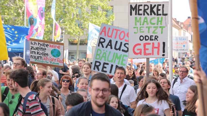 "Fridays for Future"-Streik: 700 Aktivisten ziehen durch Erlangen