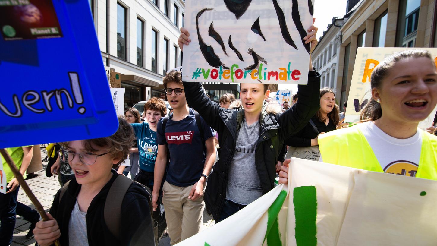 Wie hier im Mai in Fürth machen sich junge Menschen auch am Freitag wieder stark für einen radikalen Wandel in der Klimapolitik. An dem bevorstehenden globalen Klimastreik sollen sich diesmal explizit alle Generationen beteiligen.
