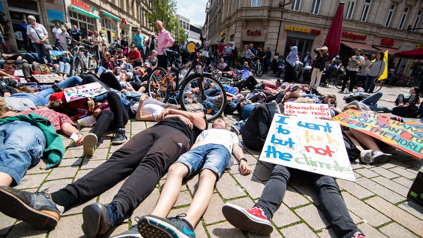 Fridays For Future: Fürther Demonstranten inszenierten Die-In