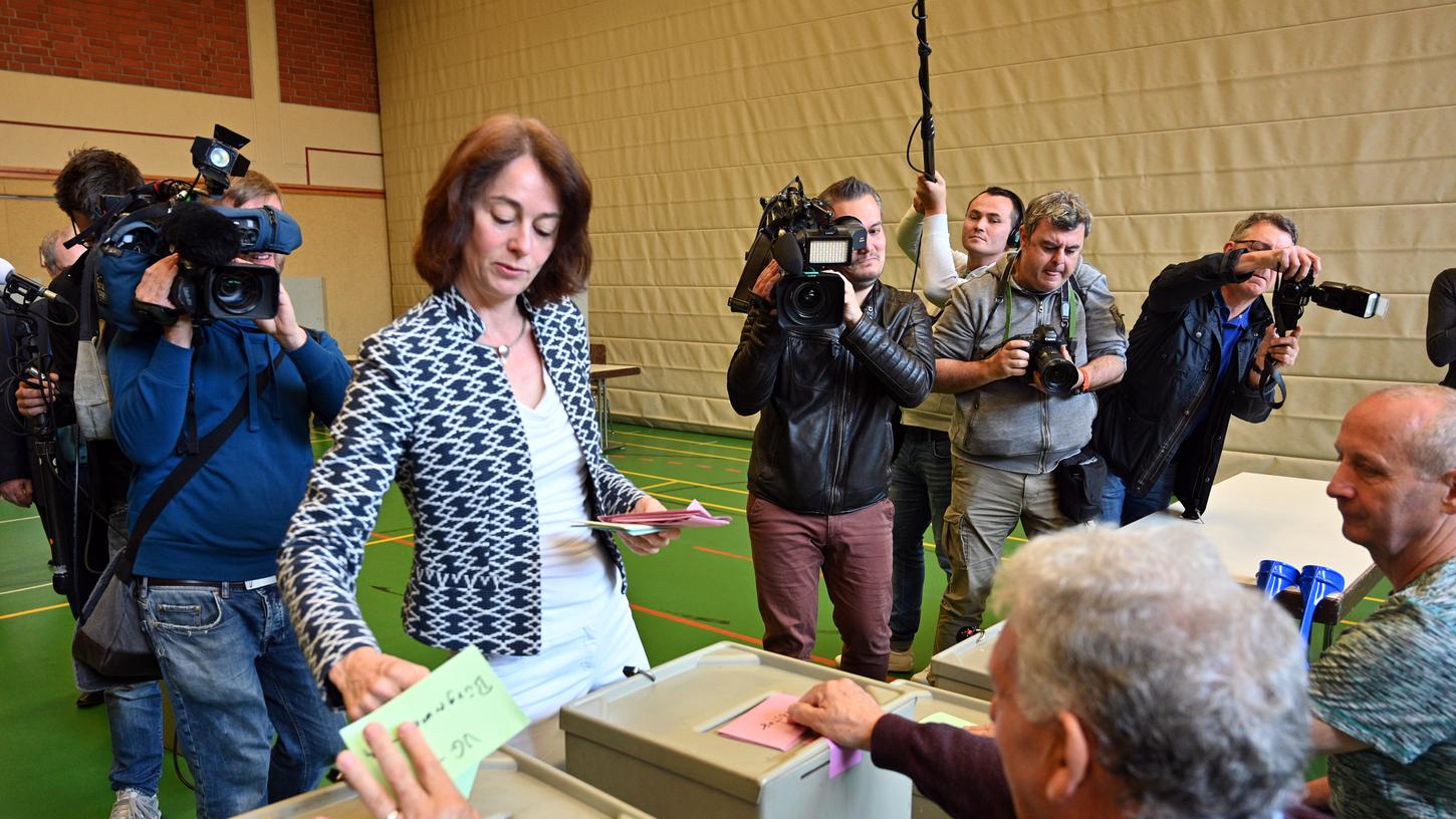 Wie SPD-Politikerin Katarina Barley werden heute europaweit Millionen Menschen ihr Kreuz bei der Europawahl 2019 setzen und den Wahlschein in die Urne werfen.