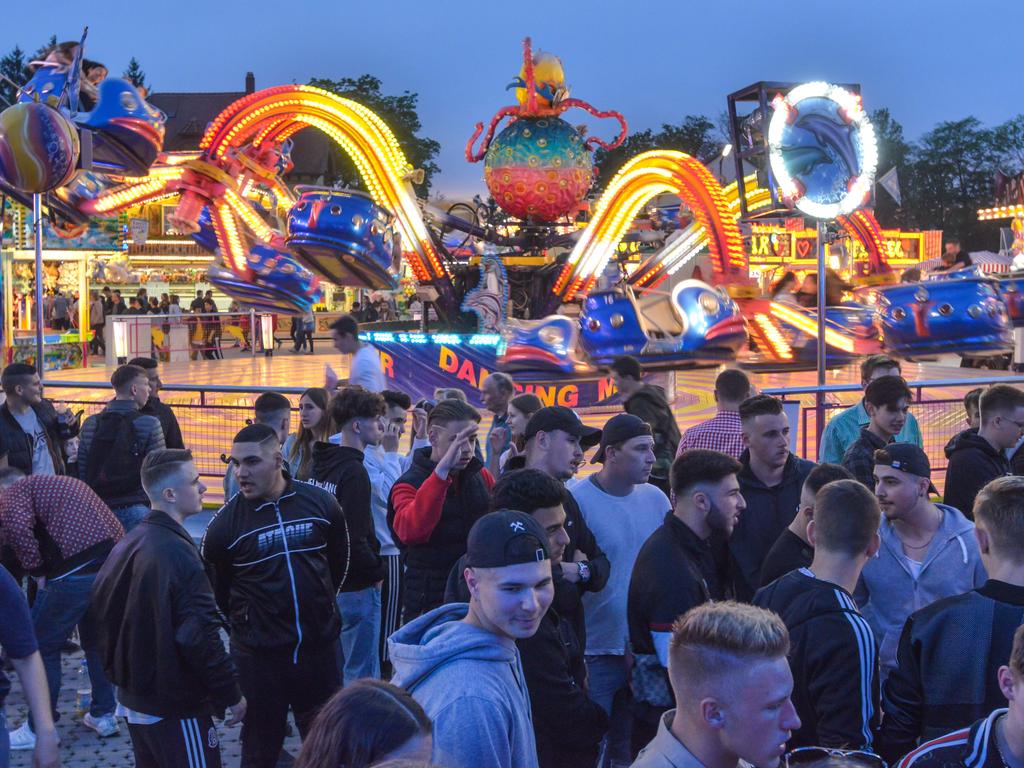 In Dirndl und Lederhose Beste Stimmung auf dem Rother Frühlingsfest