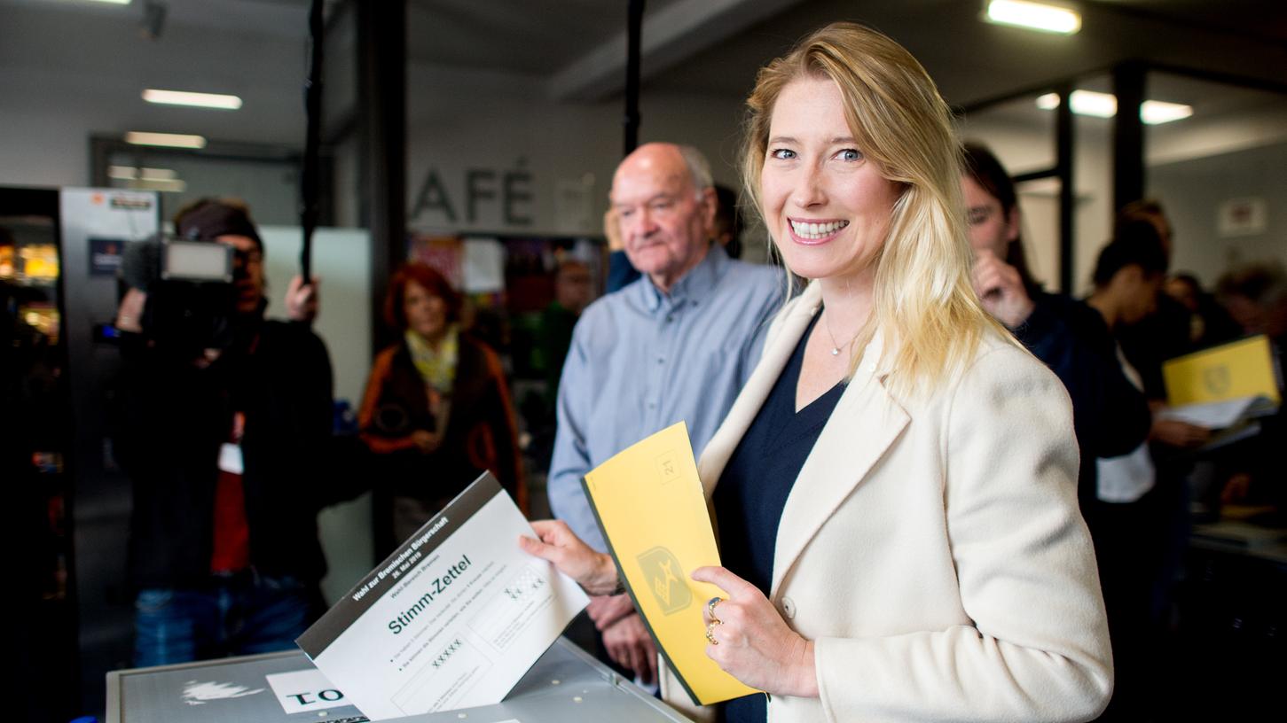Auch FDP-Spitzenkandidatin Lencke Steiner gab im Wahllokal in der Hochschule für Künste ihre Stimme zur Bremer Bürgerschaftswahl ab.