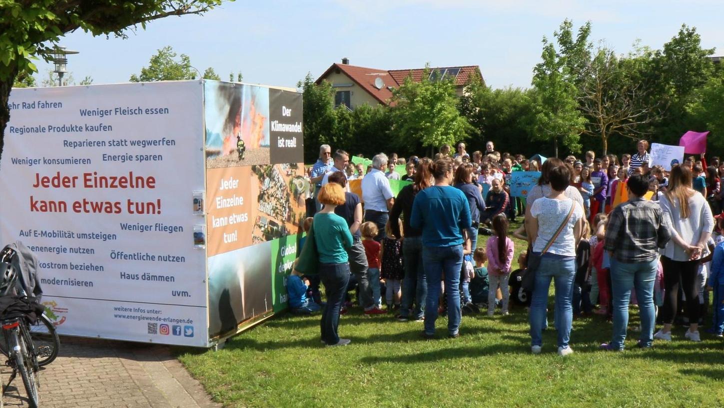 Kinder in Hemhofen und Röttenbach präsentieren Klimawürfel