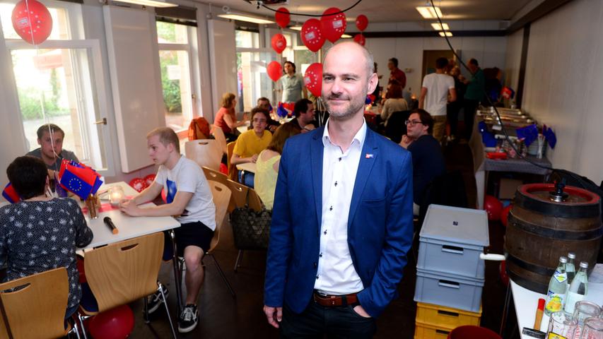 Bei der SPD in der Max-Seidel-Begegnungstätte herrscht Trauerstimmung, hier Kandidat Matthias Dornhuber.