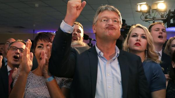 Am wenigsten Stimmen hingegen bekam die AfD in der kreisfreien Stadt Erlangen: Hier machten sie nur 5,9 Prozent der Stimmen aus.