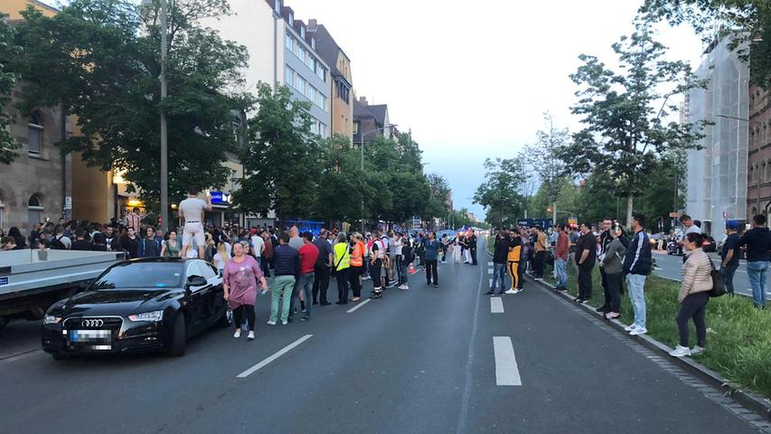 800 Rumänen mussten stundenlang vor Nürnberger Wahllokal warten