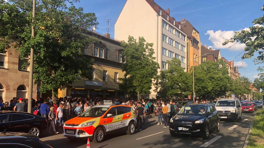 800 Rumänen mussten stundenlang vor Nürnberger Wahllokal warten