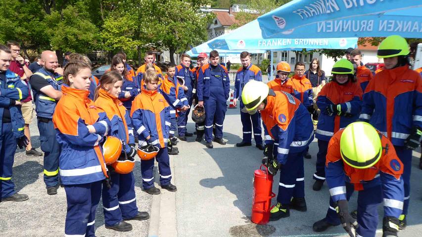 Fontänen und Challenge: Jugend der Feuerwehr Neustadt feiert 50-jähriges Bestehen