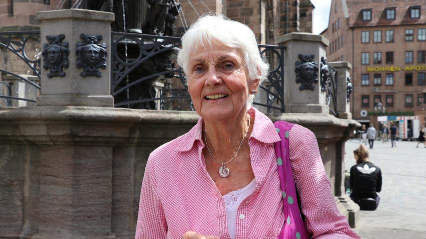 Helga B. (83): "Die Wahl ist meiner Meinung nach noch einigermaßen gut ausgegangen. Ich bin eigentlich kein politischer Mensch, aber ich möchte natürlich, dass wir Europa behalten. Dass die Grünen zugenommen haben, hat mich gefreut, jetzt wird erst einmal das Kämpfen losgehen."