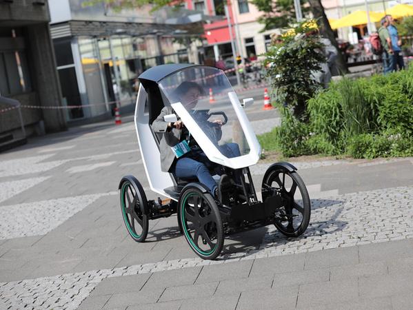 Mit dem E-Roller über den Siemens-Campus in Erlangen düsen