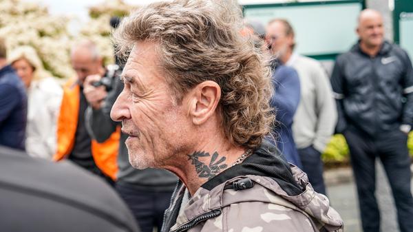 Peter Maffay, der nach eigenem Bekunden noch nie zuvor Golf gespielt hat, war der Mittelpunkt beim Benefiz-Golfturnier auf dem Golfplatz Herzogenaurach.