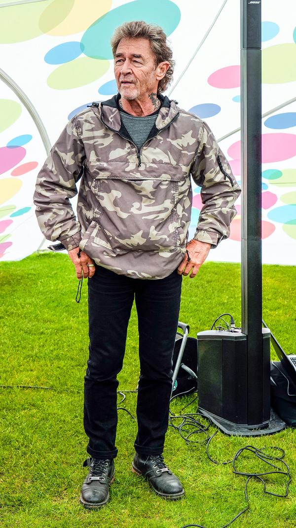 Peter Maffay, der nach eigenem Bekunden noch nie zuvor Golf gespielt hat, war der Mittelpunkt beim Benefiz-Golfturnier auf dem Golfplatz Herzogenaurach.