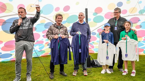 Peter Maffay, der nach eigenem Bekunden noch nie zuvor Golf gespielt hat, war der Mittelpunkt beim Benefiz-Golfturnier auf dem Golfplatz Herzogenaurach.