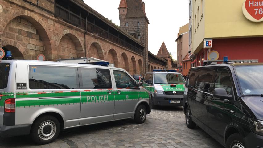 Razzia an der Frauentormauer: Polizei durchsucht Nürnberger Bordelle