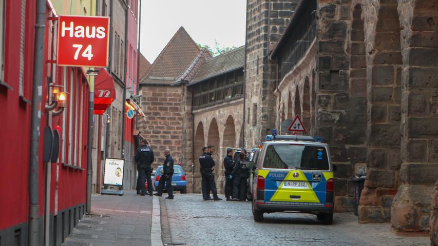 Razzia an der Frauentormauer: Polizei durchsucht Nürnberger Bordelle