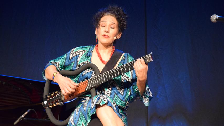Zum Gitarrenfestival in Hersbruck kommen jedes Jahr im August weltbekannte Virtuosen; 2018 etwa war die brasilianische Gitarristin Badi Assad zu Gast. 