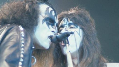 Die amerikanischen Hard Rocker von Kiss starteten im September 1980 in der Hemmerleinhalle in Neunkirchen am Brand ihre Deutschland-Tour unter dem Motto "Unmasked". Am Tag darauf folgte die Rockband Journey am selben Ort. Für viele amerikanische GIs war das Wochenende damit gelaufen.