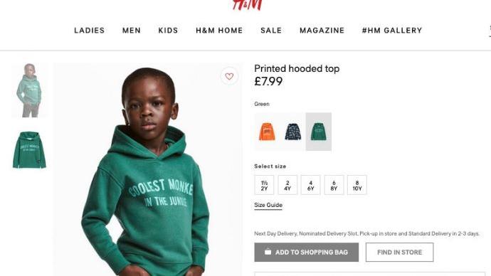 Gewaltigen Ärger hat sich H&M mit einem Hoodie eingefangen, auf dem der Titel "coolest monkey in the jungle" gedruckt ist. Der Junge in der Werbung ist dunkelhäutig - was dem Unternehmen Rassismusvorwürfe einbrachte.