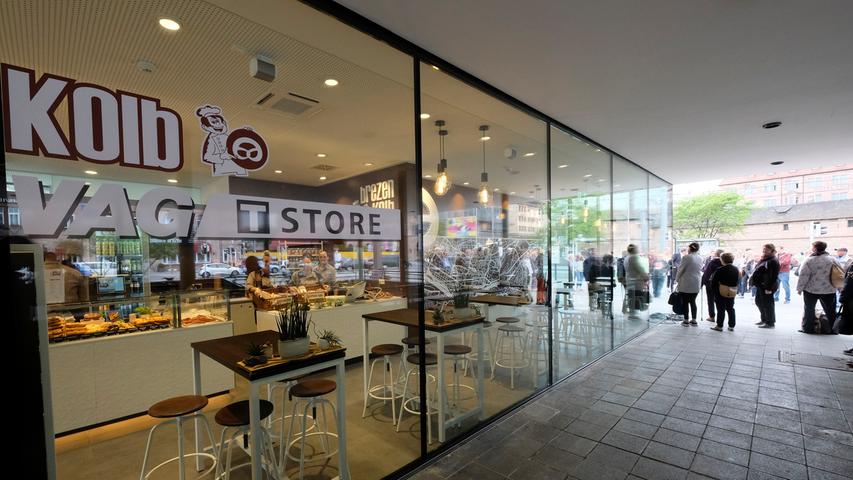 Die Bezeichnung "T-Store" war eigentlich nur ein Arbeitstitel, hat sich aber durchgesetzt. Es ist der zweite Laden seiner Art, seit 2016 gibt es bereits einen T-Store an der Endhaltestelle der Straßenbahnlinie 4, "Am Wegfeld".