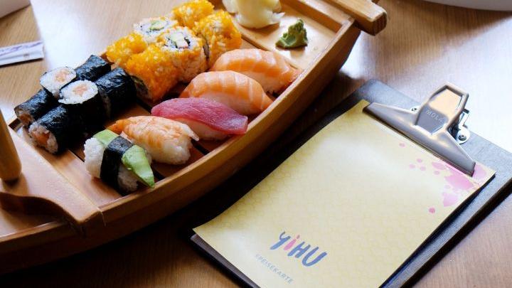 Wer auf der Suche nach gutem Sushi ist, wird in der Hinteren Ledergasse in Nürnberg definitiv fündig. Das Yihu verzaubert seine Besucher mit zahlreichen Kreationen rund um das Sushi-Universum. Auch unsere User sind zufrieden mit dem Angebot: Durch 17 Stimmen haben Sie dem Lokal Platz 20 in unserem Ranking geschenkt. Weitere Informationen zu Yihu erhalten Sie in unserem Gastro-Guide.