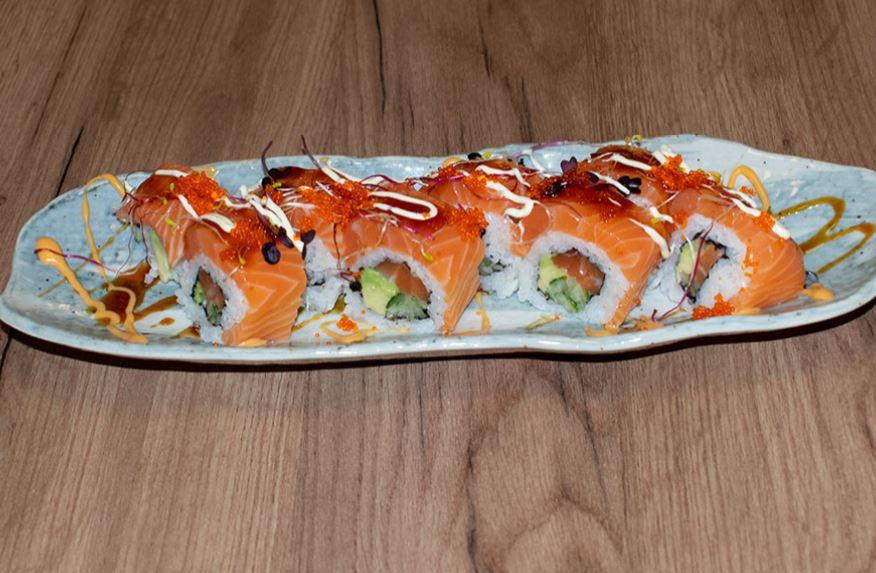 Mit 14 Stimmen belegt das Maguro in Fürth Platz 17 im Uservoting. Eigentlich handelt es sich bei dem Maguro um ein Running-Sushi-Restaurant. Doch statt sich die Häppchen vom Band zu schnappen, können Sie das Sushi nun bestellen, abholen und Zuhause genießen. Es wird nicht geliefert. Weitere Informationen zum Maguro erhalten Sie in unserem Gastro-Guide.