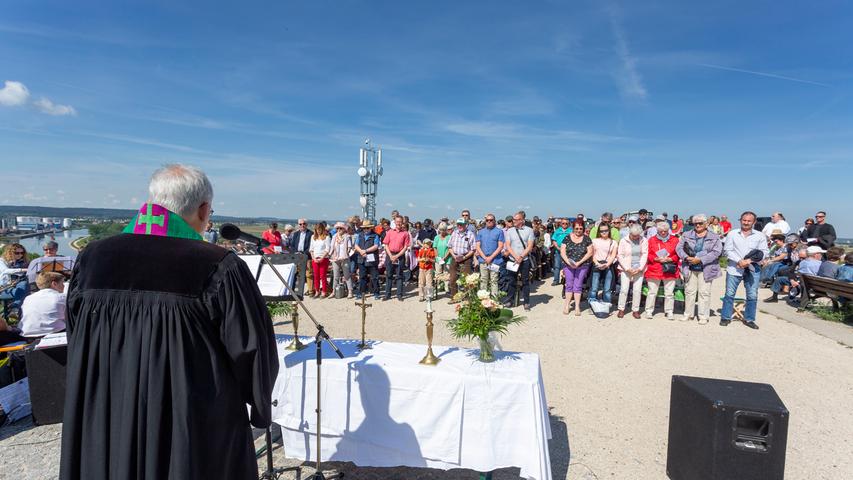 Beten bei Sonnenschein: Himmelfahrts-Gottesdienst auf dem Fürther Solarberg