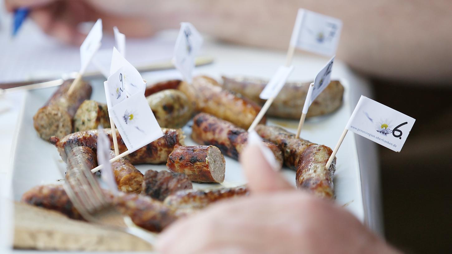 Auf den Tellern der Jury wird beim diesjährigen Bratwurstgipfel auch (wieder) eine vegane Bratwurst liegen. Wie gut so etwas schmecken kann, hat Zeitungsredakteurin und Gesellschaftsreporterin Ariane Fitzgerald im Eigenversuch herausgefunden. Auf den Tellern der Jury wird beim diesjährigen Bratwurstgipfel auch (wieder) eine vegane Bratwurst liegen. Wie gut so etwas schmecken kann, hat Zeitungsredakteurin und Gesellschaftsreporterin Ariane Fitzgerald im Eigenversuch herausgefunden.