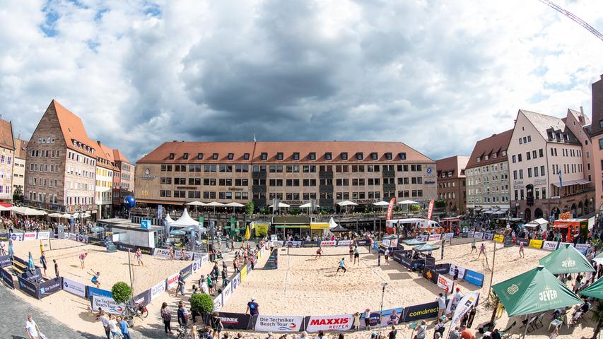 Hau drauf am Hauptmarkt! Beachvolleyball in Nürnbergs Wohnzimmer 