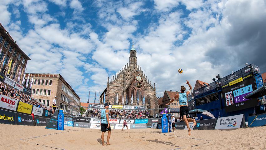 Hau drauf am Hauptmarkt! Beachvolleyball in Nürnbergs Wohnzimmer 