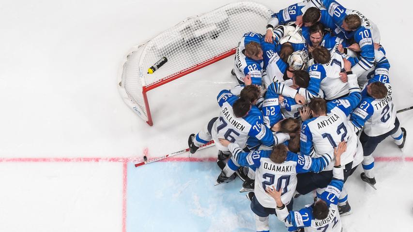 Im Finale gegen Kanada ist Finnland überraschend Weltmeister im Eishockey geworden. Riesige Freude bei den Spielern.