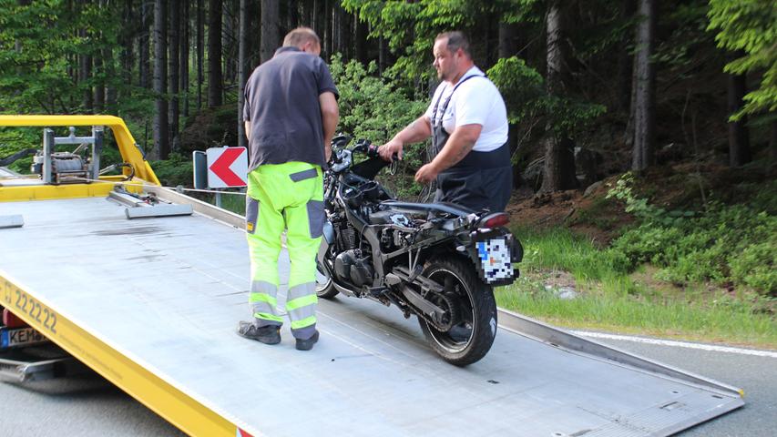 Motorradunfall in Oberfranken: Biker prallt gegen Wohnmobil