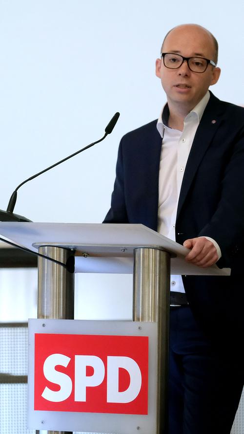 "Ich habe großen Respekt vor diesem Schritt und vor ihrer Arbeit. Sie hat es in den letzten Monaten geschafft, die SPD nach innen zu einen und ein klares Sozialstaats-Programm zu verabschieden. Wir haben an der Basis aber auch gemerkt: Ein Teil ihrer öffentlichen Auftritte war unglücklich, weshalb der öffentliche Rückhalt für sie zunehmend schwand. Ich hoffe, dass wir den Wechsel an der Spitze schnell klären und dann wieder die Sacharbeit im Vordergrund steht. Inhaltlich ist die SPD gut aufgestellt. Jetzt kommt es darauf an, verloren gegangenes Vertrauen und Sympathien durch überzeugende Persönlichkeiten zurückzugewinnen."