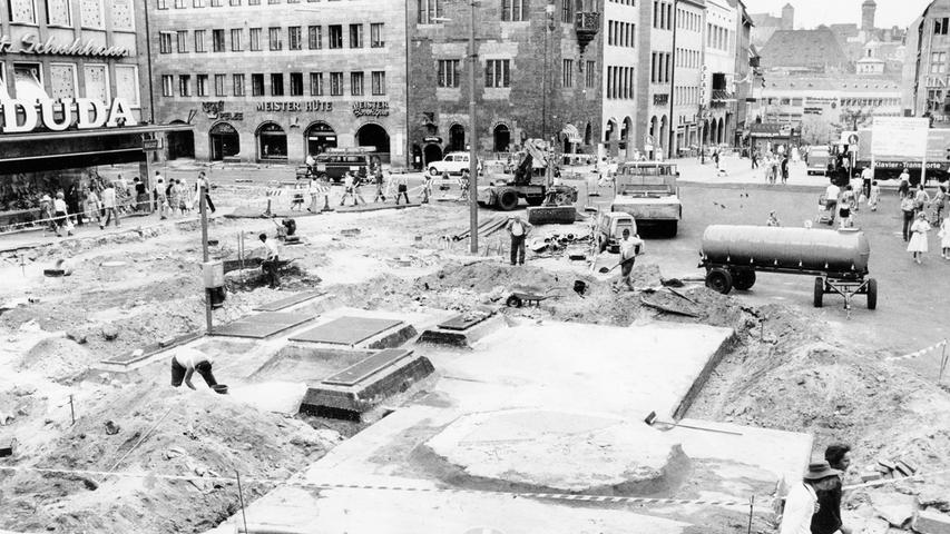 1978 wurde der Platz vor der Lorenzkirche umgestaltet, fußgängerfreundliches Pflaster wurde verlegt, Bäume wurden gepflanzt.