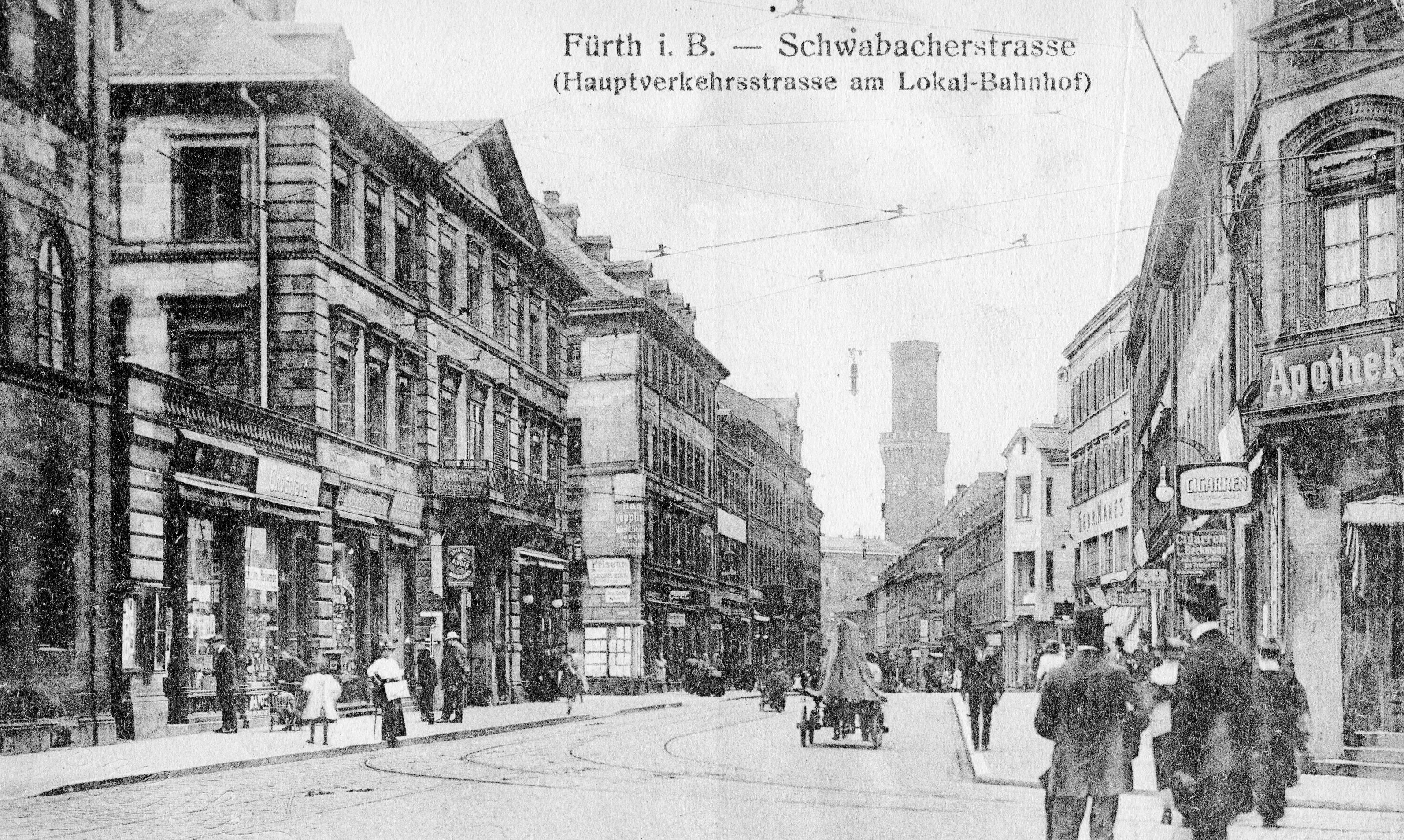 1910 war die Schwabacher Straße in Fürth noch fast eine Fußgängerzone. Nicht offiziell, aber es gab eben noch kaum Autos...
